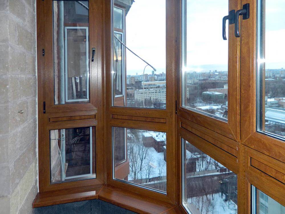 Французское остекление балкона профилем Veka с ламинированием под дерево в Красногорске